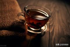 喝完酒在喝茶为什么会很难受(喝完药为什么不能喝茶)